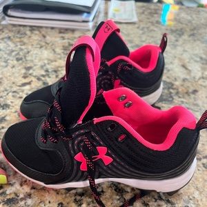 Under Armour girls softball cleat